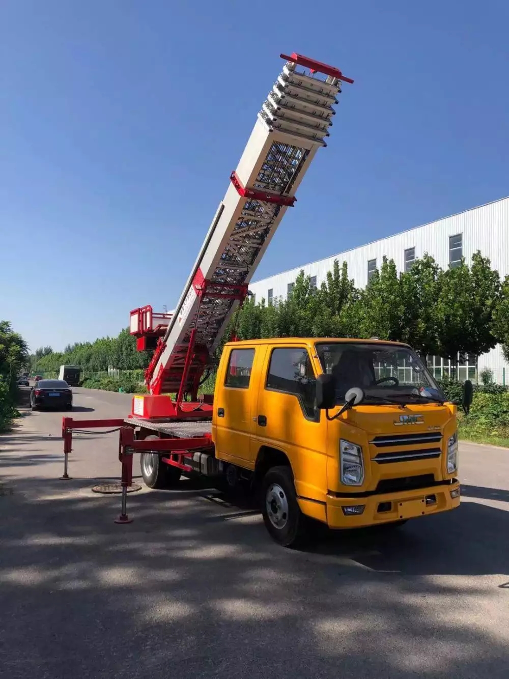 金沙附近的云梯车出租服务：轻松解决高空作业需求